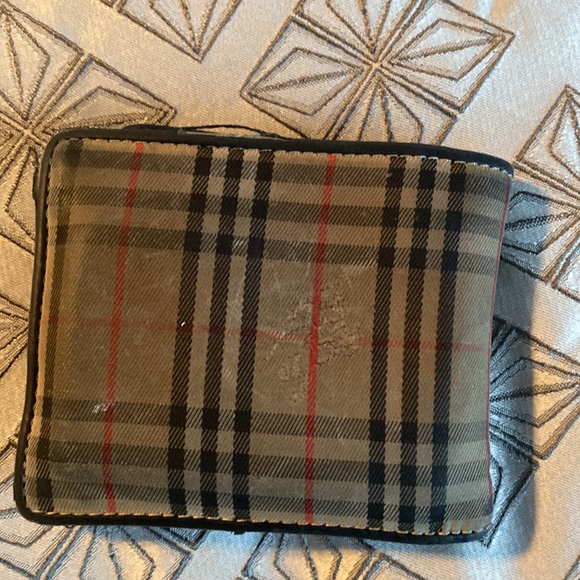 Used Authentic Burberry Wallet - Picture 2 of 3